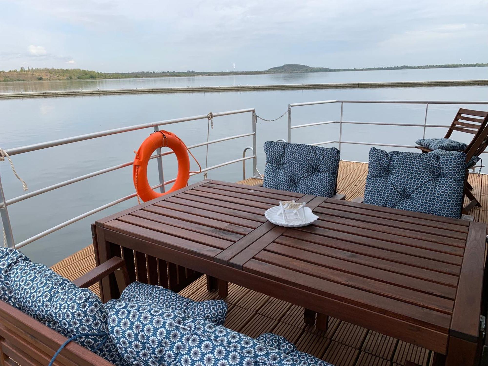 Hausboote Marina Braunsbedra Βίλα Εξωτερικό φωτογραφία